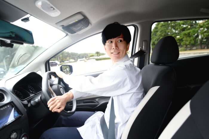 親に車をかってもらった男性