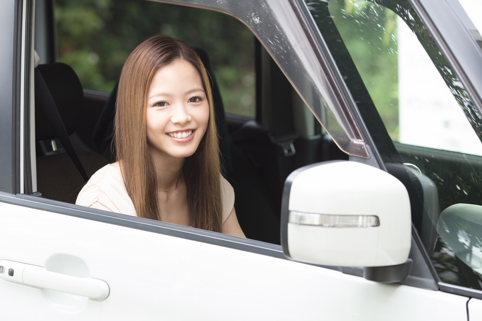 親・祖父母に車を買ってもらった女性